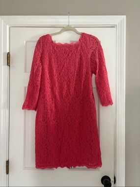 Women's Red Lace Sheath Dress - Elegant Scoop Neck